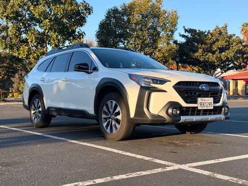 Used 2023 Subaru Outback Limited image 2
