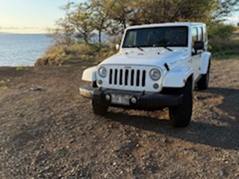 Used 2015 Jeep Wrangler Unlimited Rubicon w/ Connectivity Group image 2