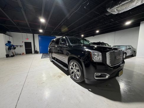 Used 2015 GMC Yukon XL Denali w/ Premium Package AWD/4WD image 2