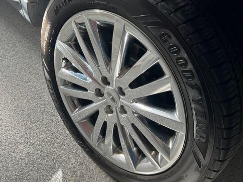 Used 2014 Lincoln MKX AWD w/ Equipment Group 101A image 18