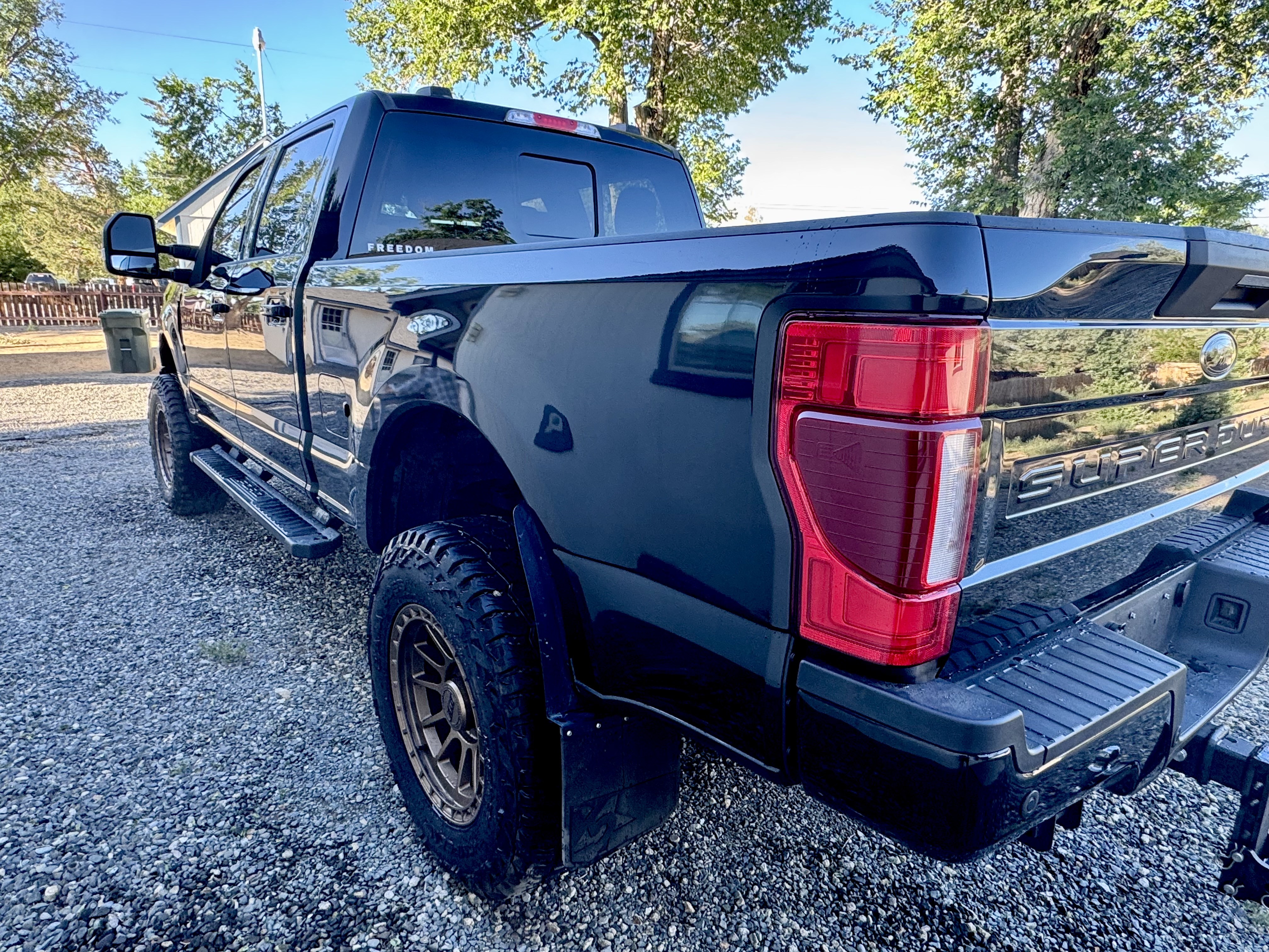 Used 2022 Ford F350 Lariat w/ Black Appearance Package AWD/4WD image 13