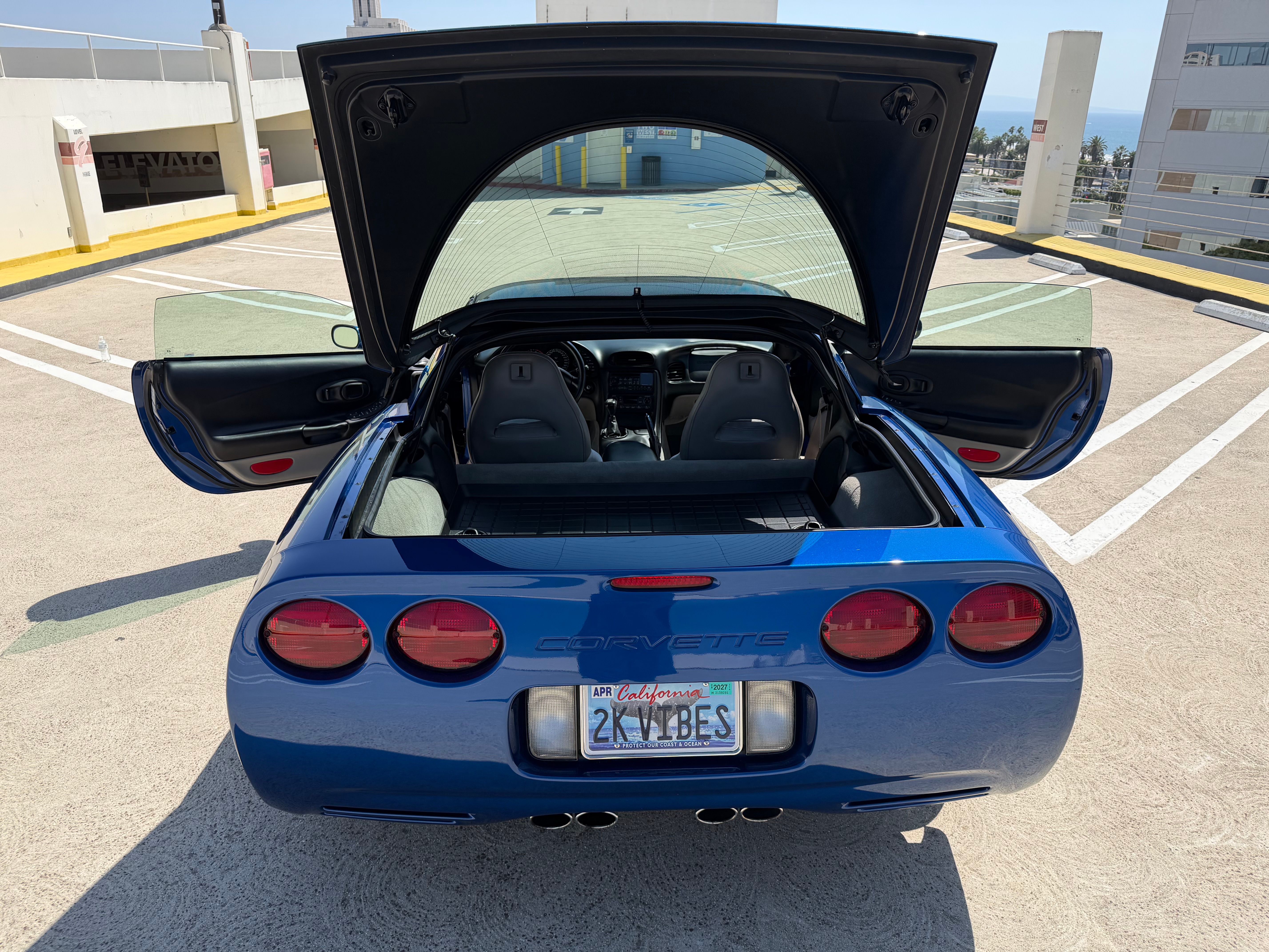 Used 2002 Chevrolet Corvette Coupe w/ Preferred Equipment Group2 RWD image 9