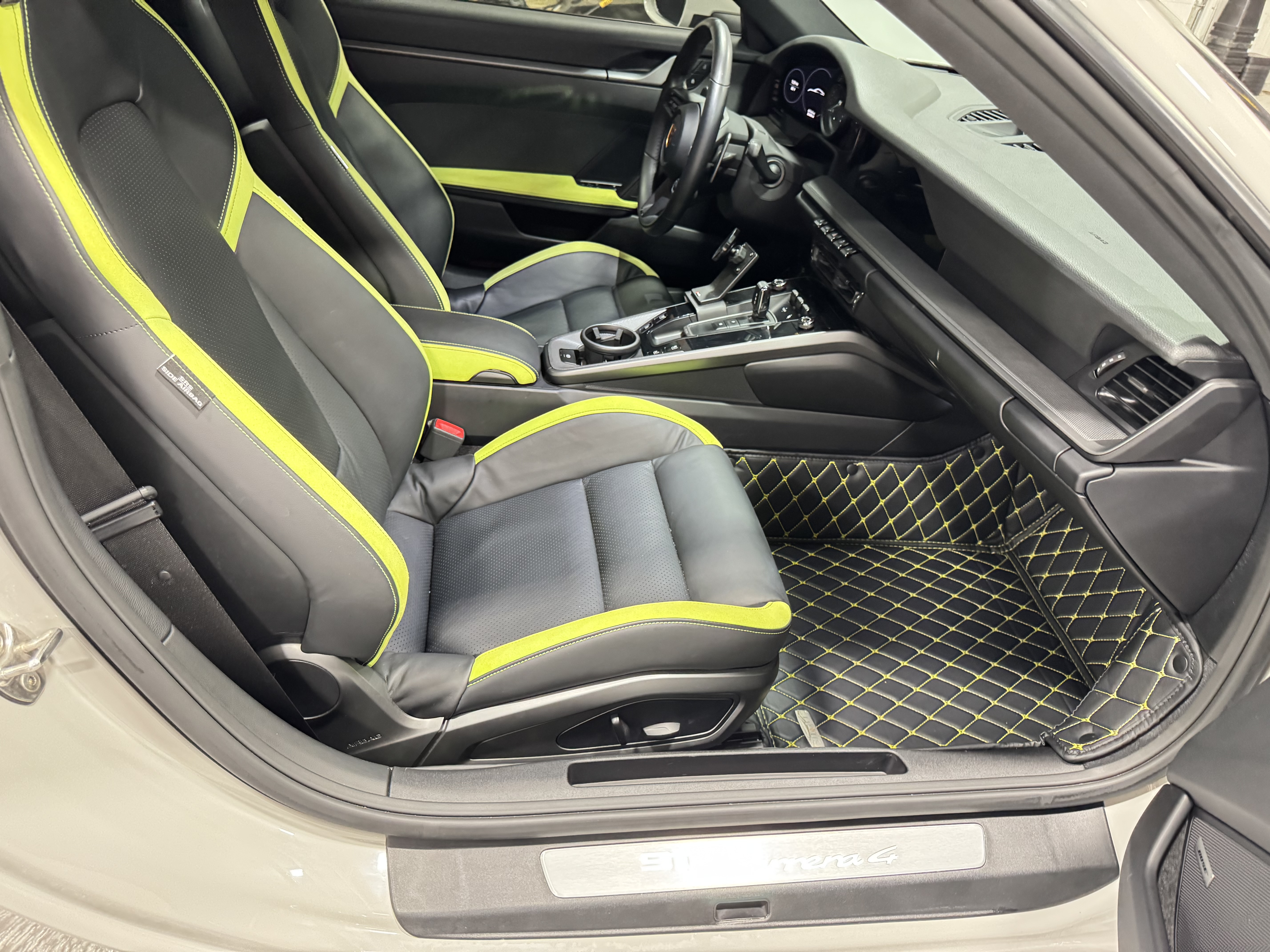 Used 2020 Porsche 911 Carrera 4 w/ Sport Package AWD/4WD image 10