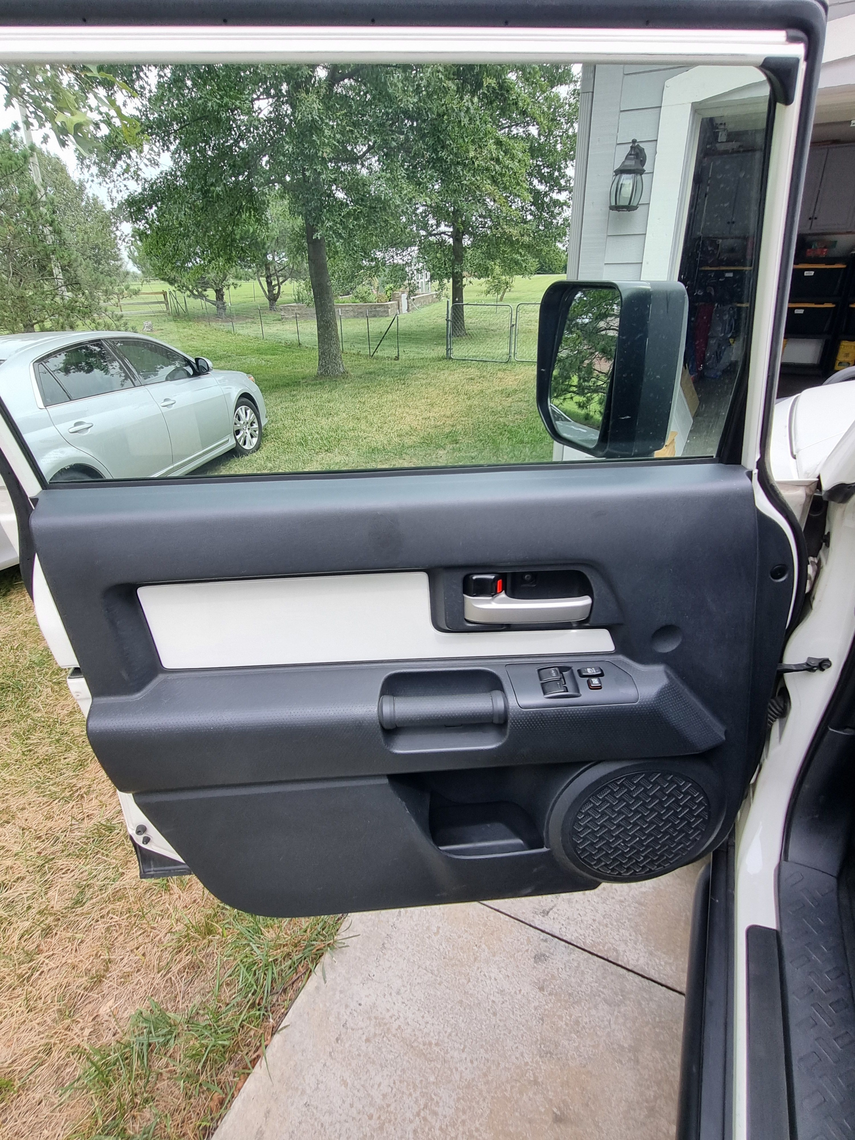 Used 2011 Toyota FJ Cruiser 4WD w/ Upgrade Pkg image 23