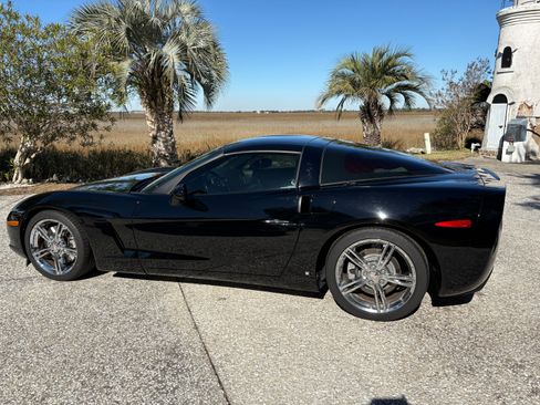 Used 2006 Chevrolet Corvette Coupe 2D w/ Preferred Equipment Group image 2