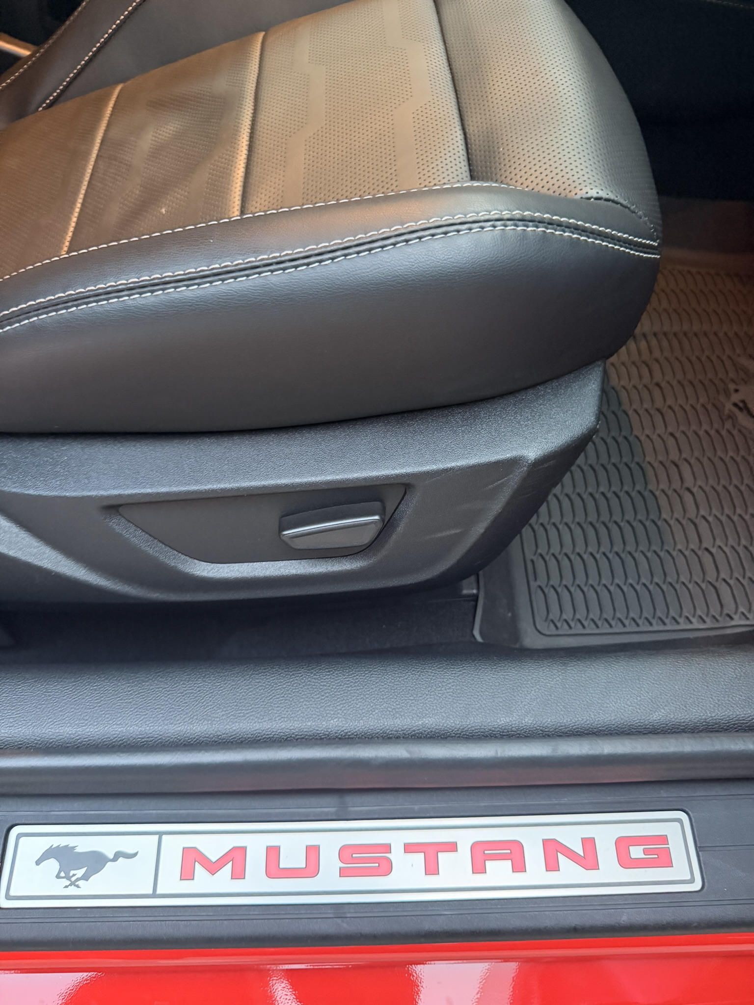 Used 2022 Ford Mustang GT Premium w/ Equipment Group 401A RWD image 9