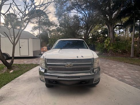 Used 2010 Chevrolet Silverado 2500 LT image 2