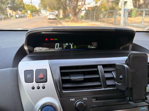 Used 2012 Toyota Prius V Five image 9