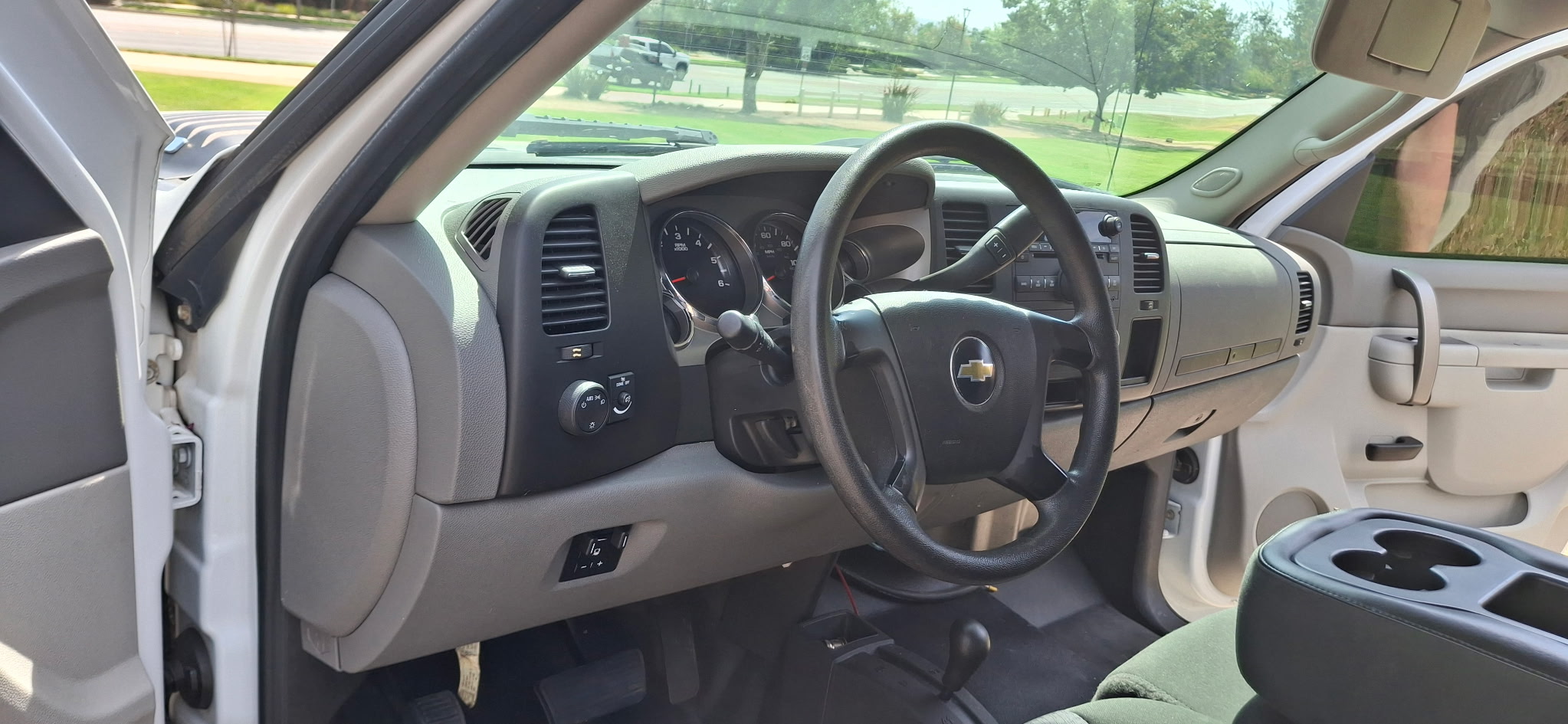 Used 2011 Chevrolet Silverado 2500 W/T w/ Snow Plow Prep Package AWD/4WD image 10