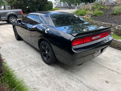 Used 2013 Dodge Challenger R/T w/ Electronics Convenience Group RWD image 8
