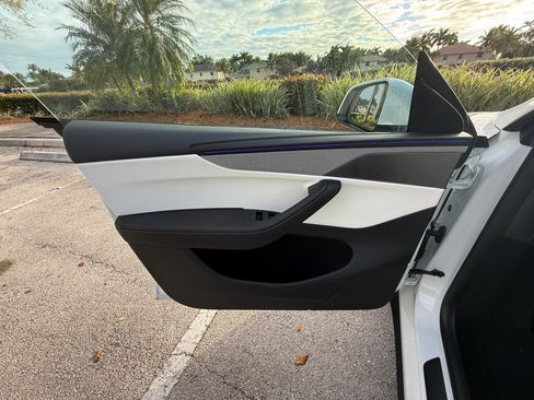 Used 2026 Tesla Model Y Long Range image 10