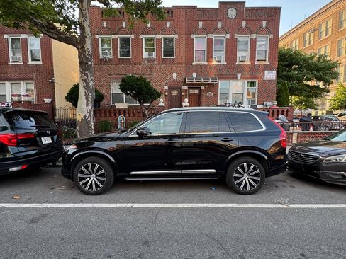 Used 2025 Volvo XC90 B5 Plus AWD/4WD image 9