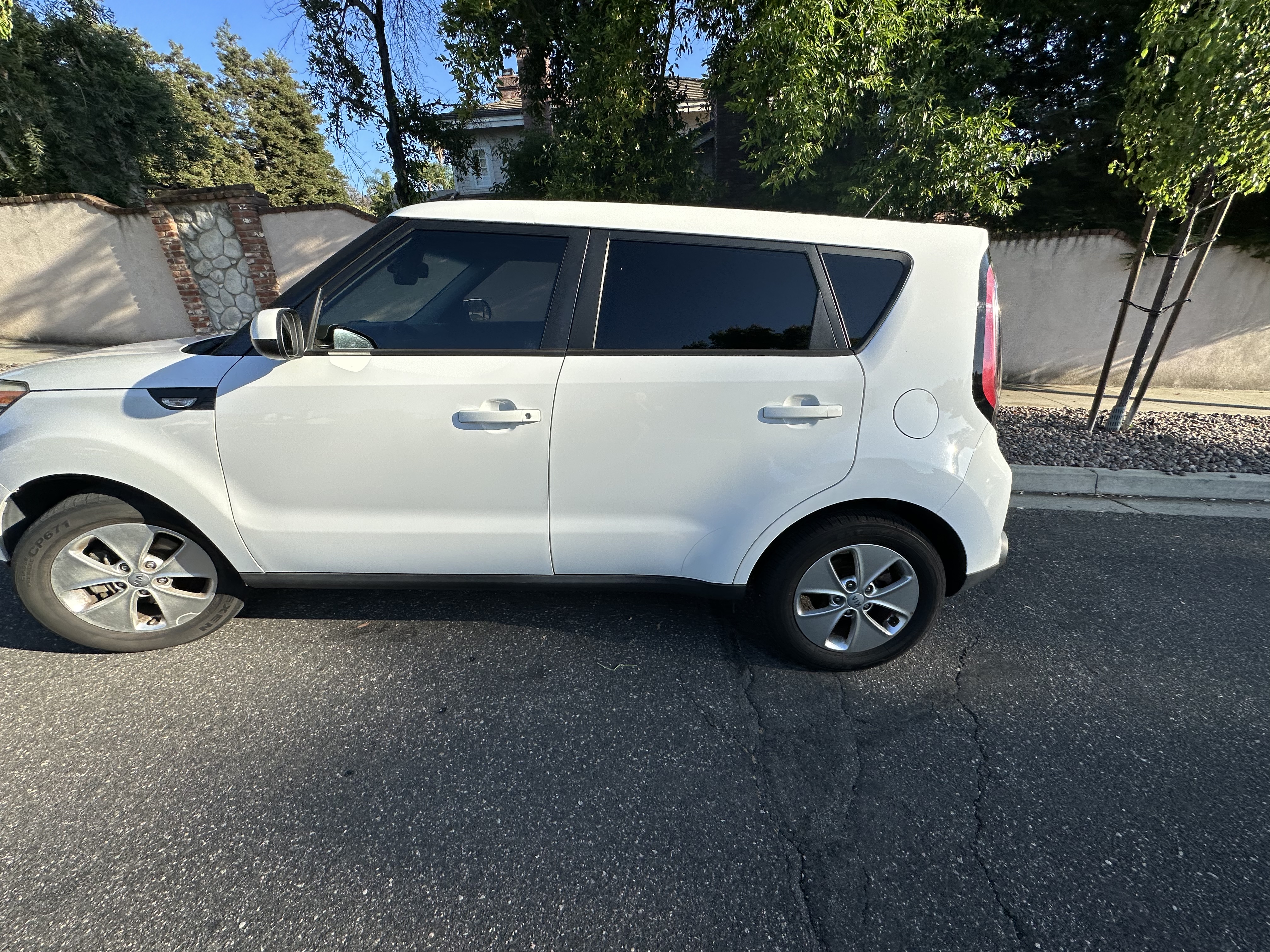 Used 2014 Kia Soul FWD image 1