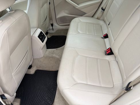 Used 2014 Volkswagen Passat 2.5 SE image 25