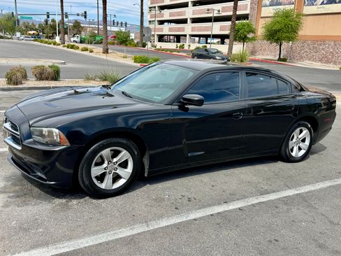 Used 2014 Dodge Charger SE image 1