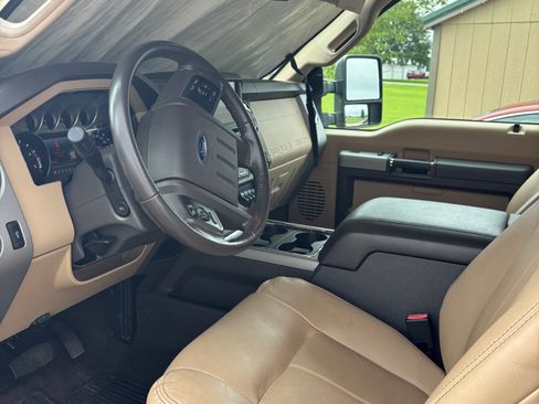 Used 2015 Ford F250 Lariat w/ Lariat Interior Package AWD/4WD image 9
