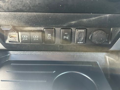 Used 2020 Toyota Tundra Limited w/ Limited Premium Package AWD/4WD image 13