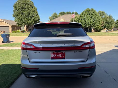 Used 2016 Lincoln MKX Reserve w/ Technology Package FWD image 9