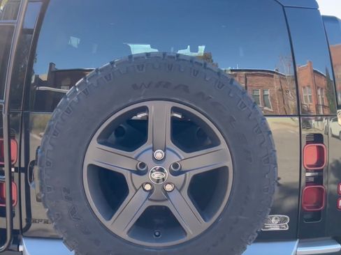 Used 2023 Land Rover Defender 110 S image 11