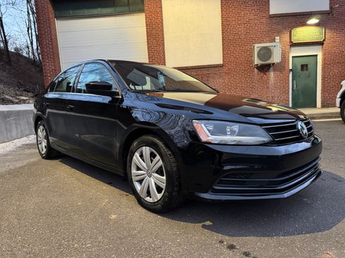 Used 2017 Volkswagen Jetta S image 2