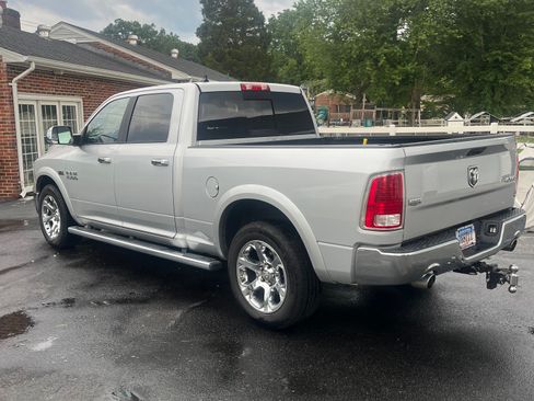 Used 2017 RAM 1500 Laramie AWD/4WD image 6
