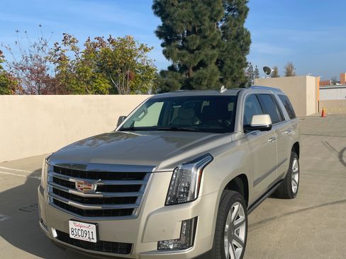 Used 2016 Cadillac Escalade Premium image 1