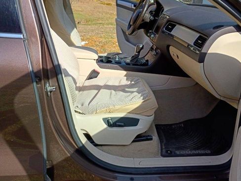 Used 2013 Volkswagen Touareg Sport image 22