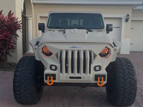 Used 2021 Jeep Gladiator Sport AWD/4WD image 8