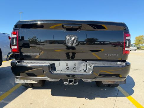 Used 2024 RAM 3500 Big Horn w/ Night Edition AWD/4WD image 10