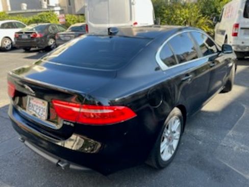 Used 2019 Jaguar XE Premium image 10