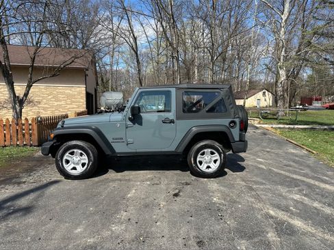 Used 2015 Jeep Wrangler Sport image 10