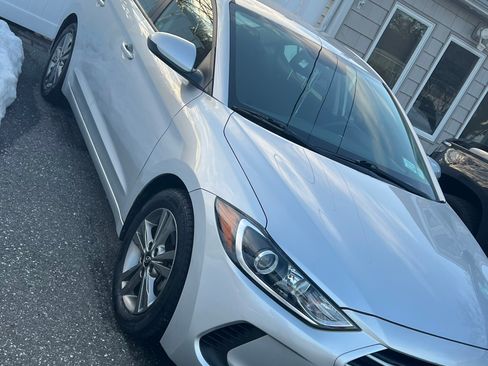 Used 2018 Hyundai Elantra SEL image 2