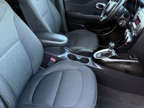 Used 2015 Kia Soul + FWD image 23