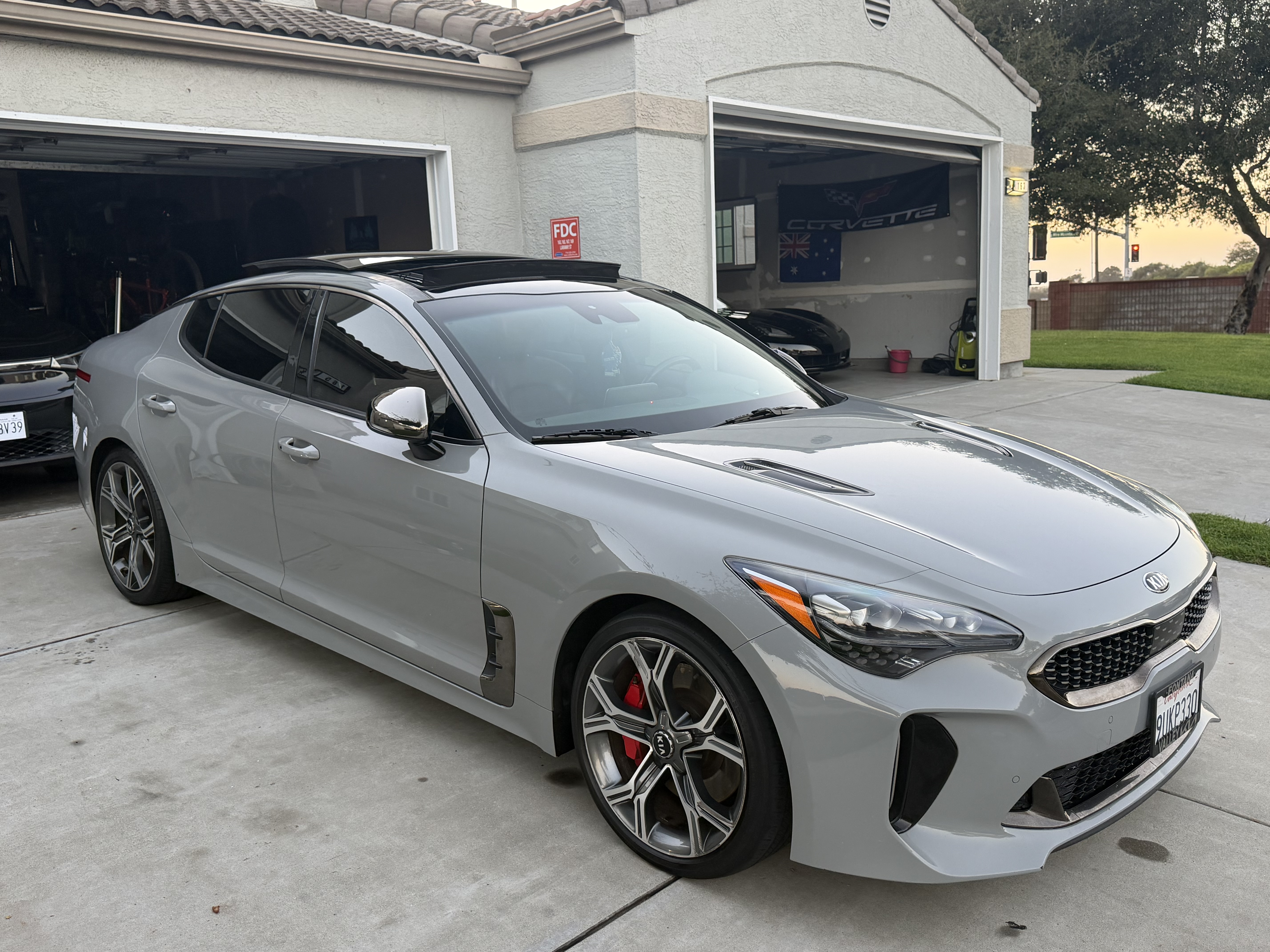 Used 2018 Kia Stinger GT2 AWD/4WD image 1