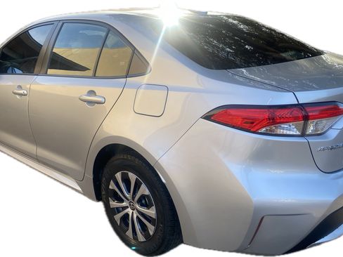Used 2022 Toyota Corolla LE image 2