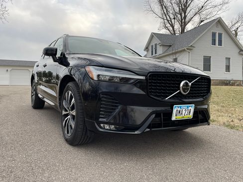 Used 2023 Volvo XC60 B5 Plus image 9