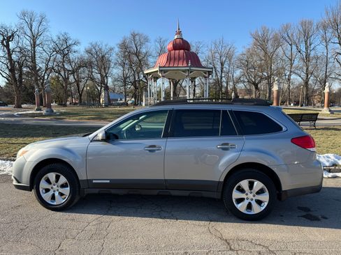 Used 2011 Subaru Outback 2.5i Limited w/ PWR Moonroof Pkg image 1