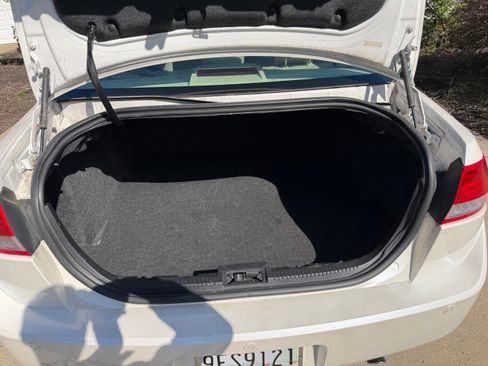 Used 2010 Lincoln MKZ image 9