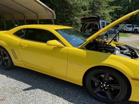 Used 2015 Chevrolet Camaro SS RWD image 6