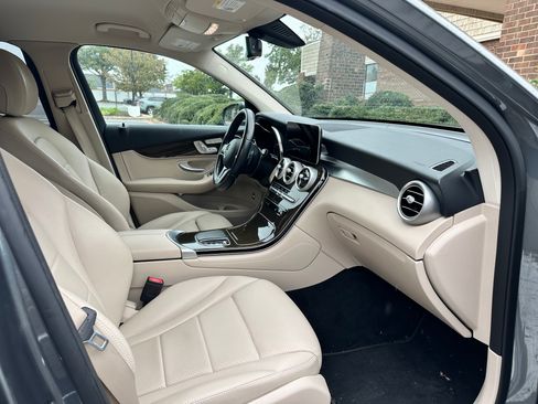Used 2021 Mercedes-Benz GLC 300 image 5