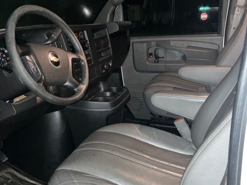 Used 2015 Chevrolet Express 2500 image 8