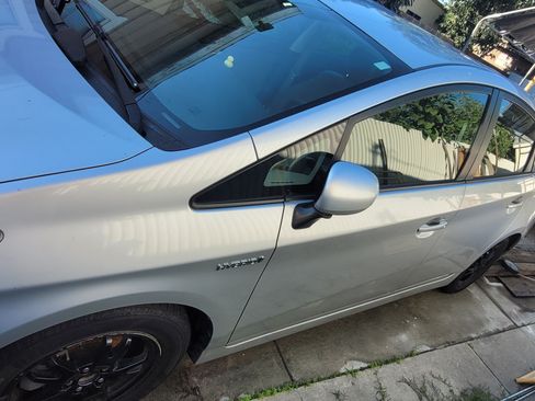 Used 2015 Toyota Prius Three image 2