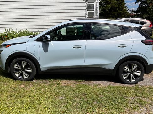 Used 2023 Chevrolet Bolt EUV LT w/ Convenience Package image 1