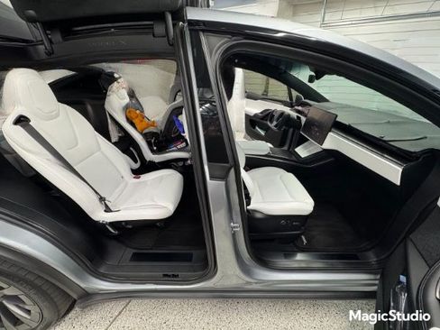Used 2024 Tesla Model X Plaid image 18