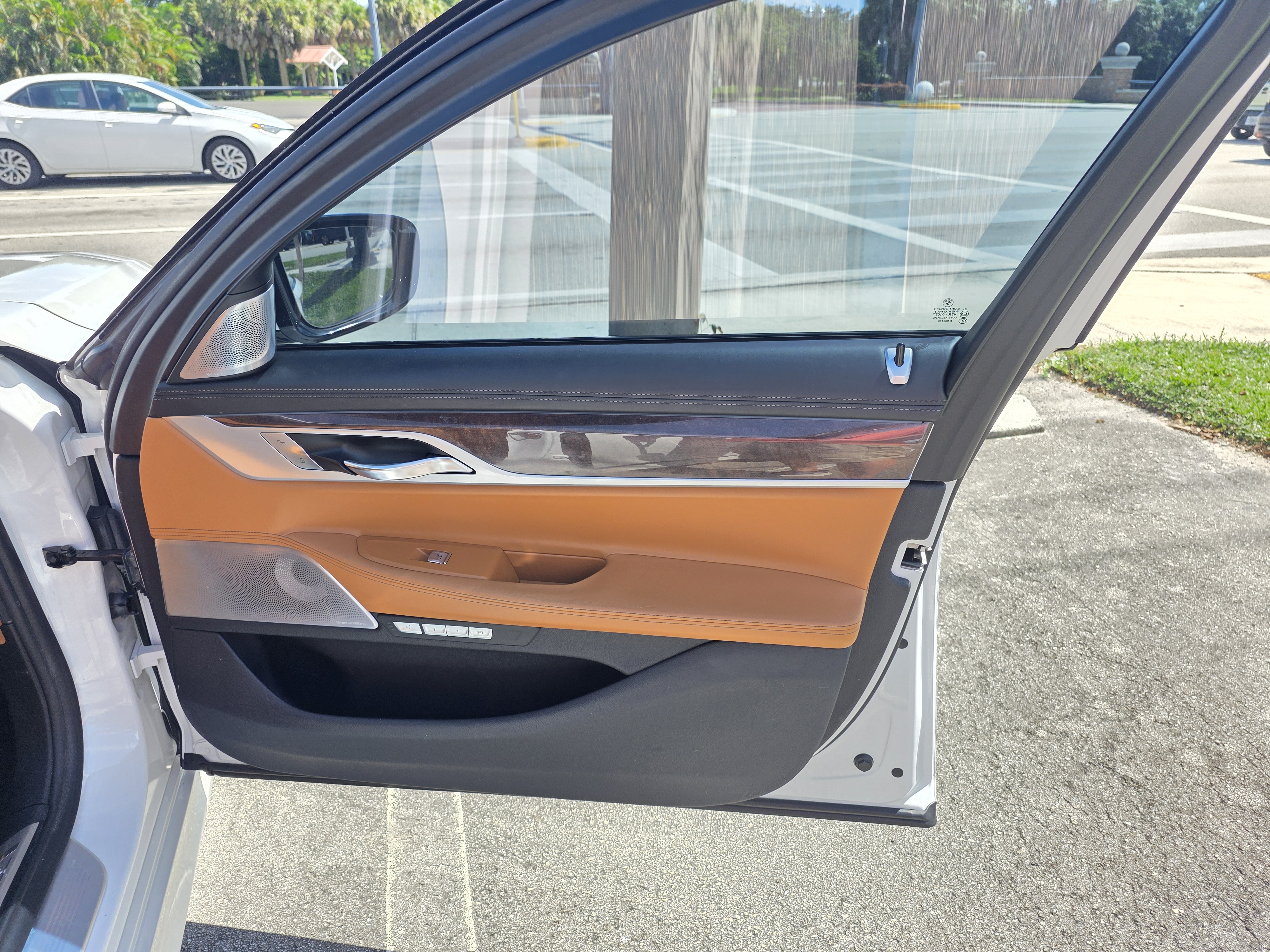 Used 2018 BMW 750i RWD image 6