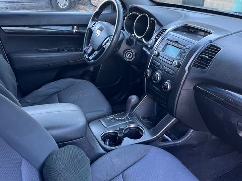 Used 2012 Kia Sorento LX image 6