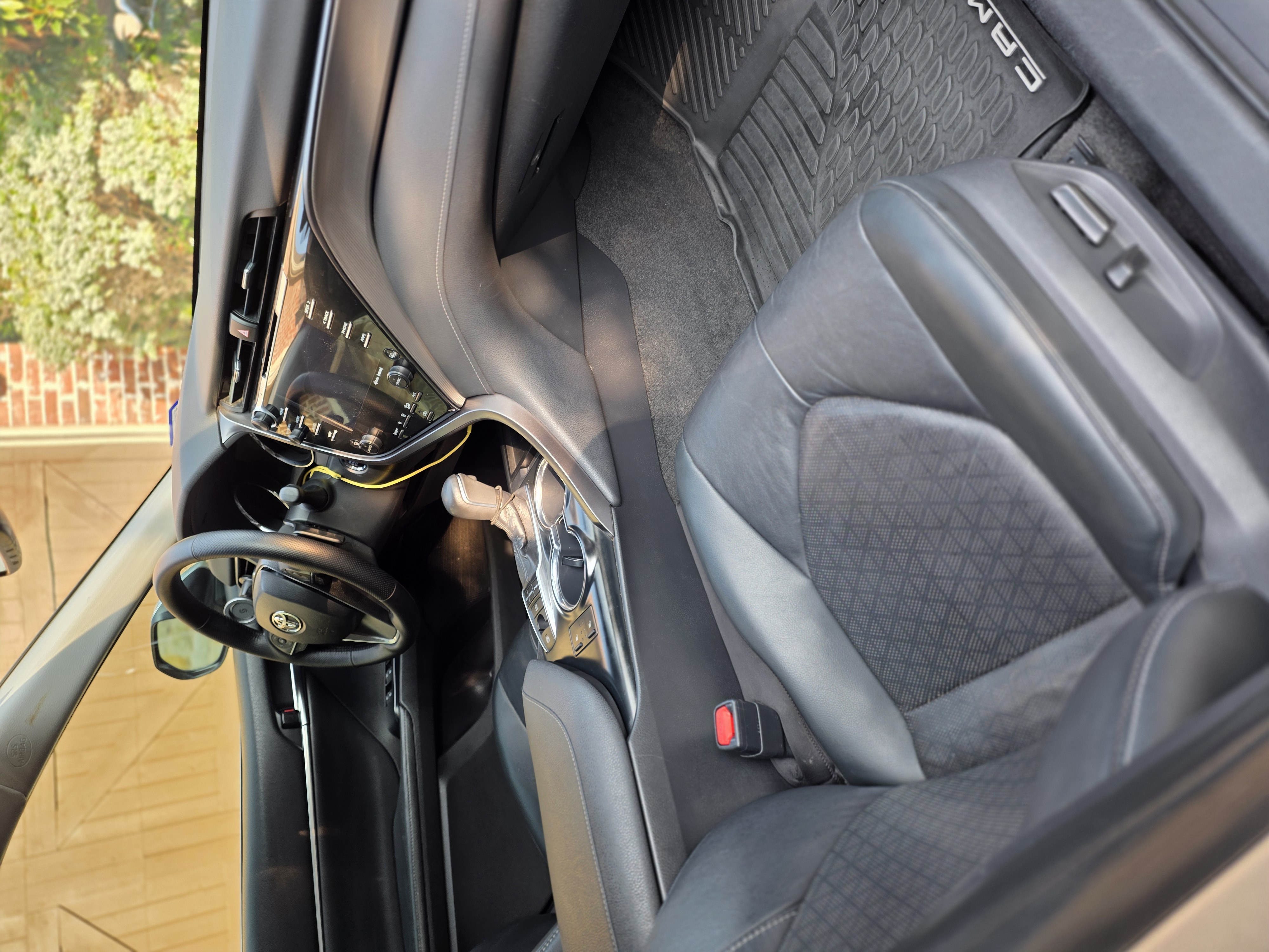 Used 2019 Toyota Camry XSE FWD image 11