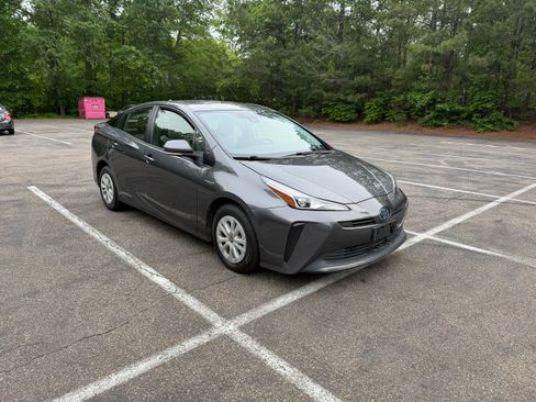 Used 2019 Toyota Prius L Eco FWD image 1