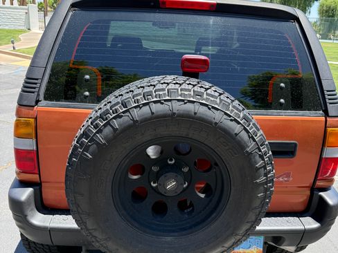 Used 1998 Isuzu Amigo 4WD image 5