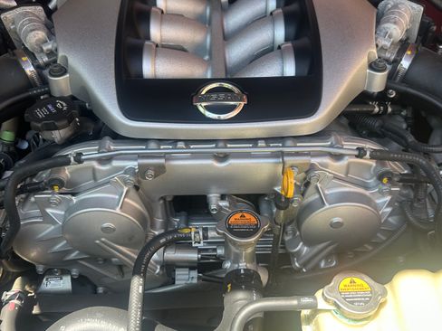 Used 2010 Nissan GT-R Premium AWD/4WD image 6